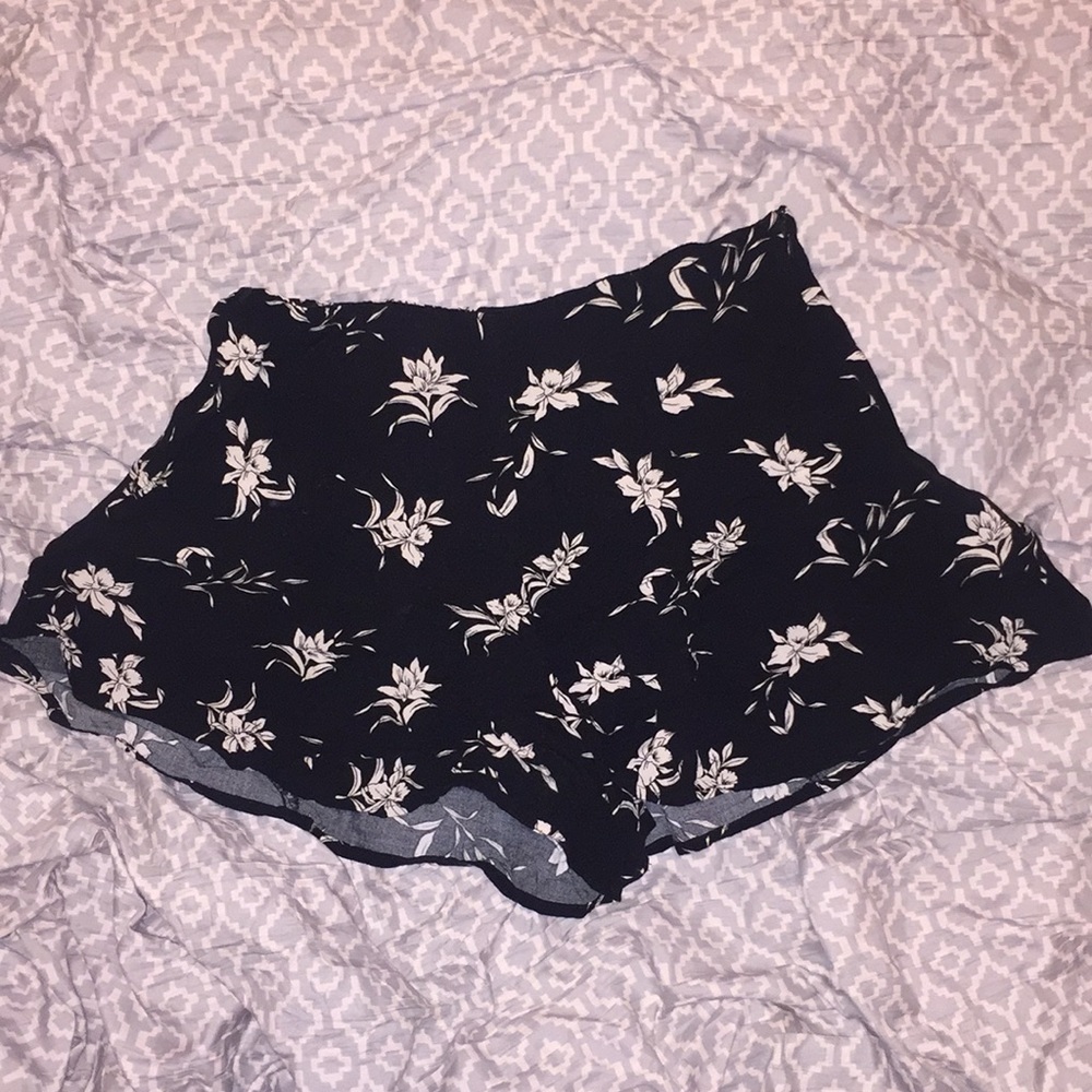 Black flowy short